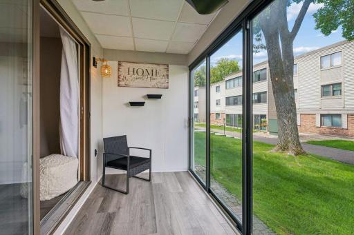 Covered porch with direct access outside (quiet side of the building)