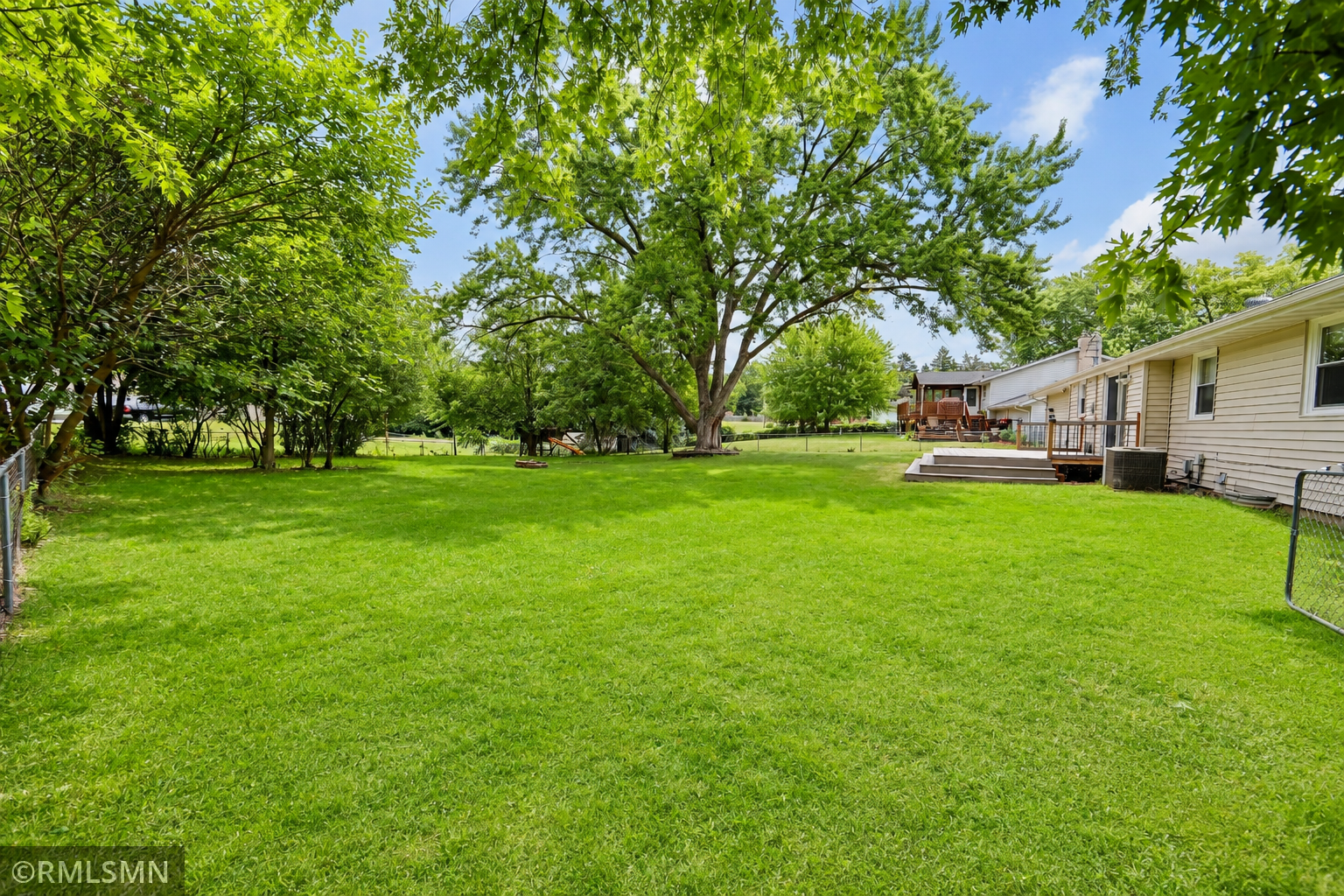 #4-Irving Extra Large Private Fenced Backyard .png
