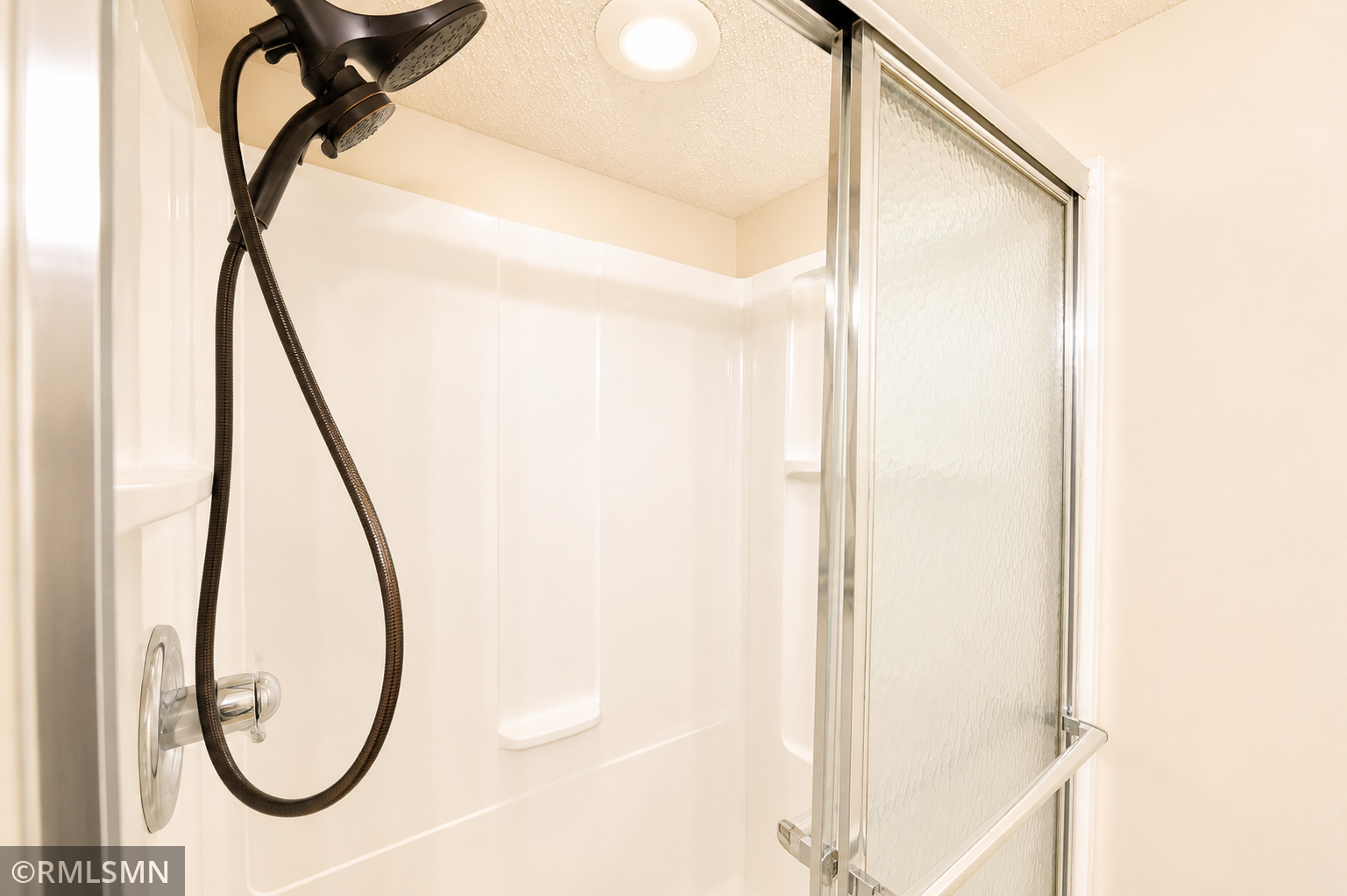 #32-Irving Clean Modern Second Shower.png