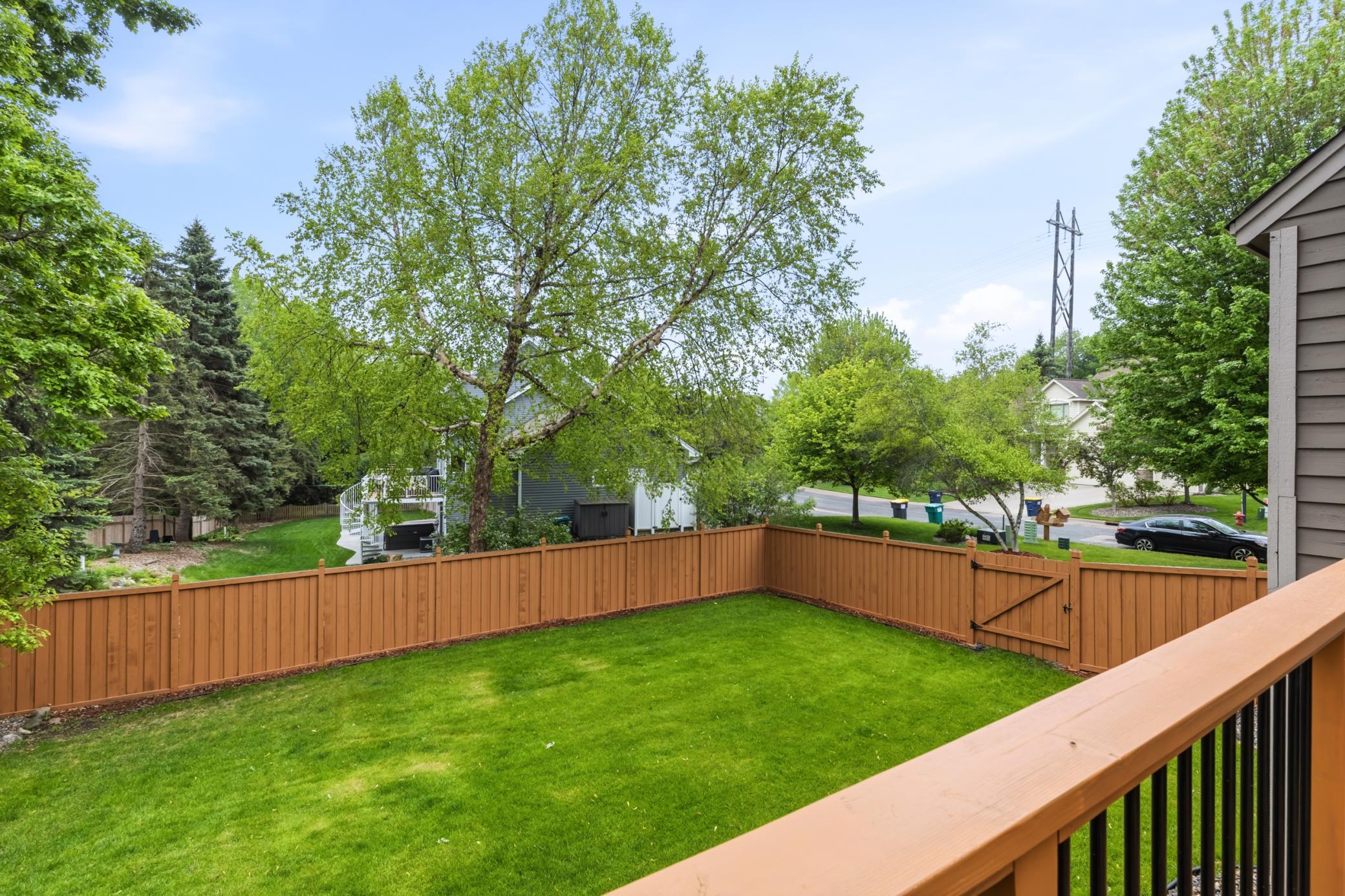 View of the fully fenced-in yard. Fence ~7yrs old. Perfect for family gathering/games.