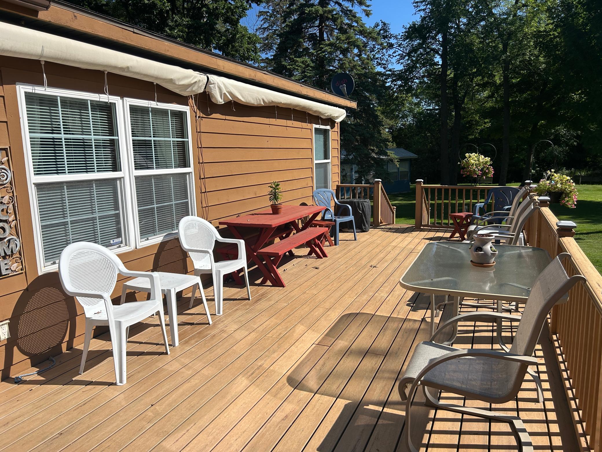 Another angle of the front deck. New Eon plastic decking.