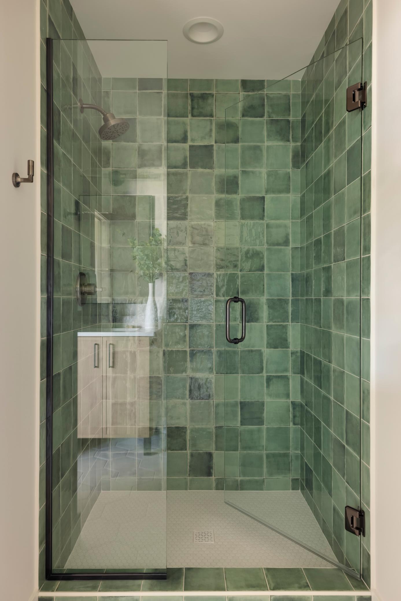Upper Level Bath 4 Shower