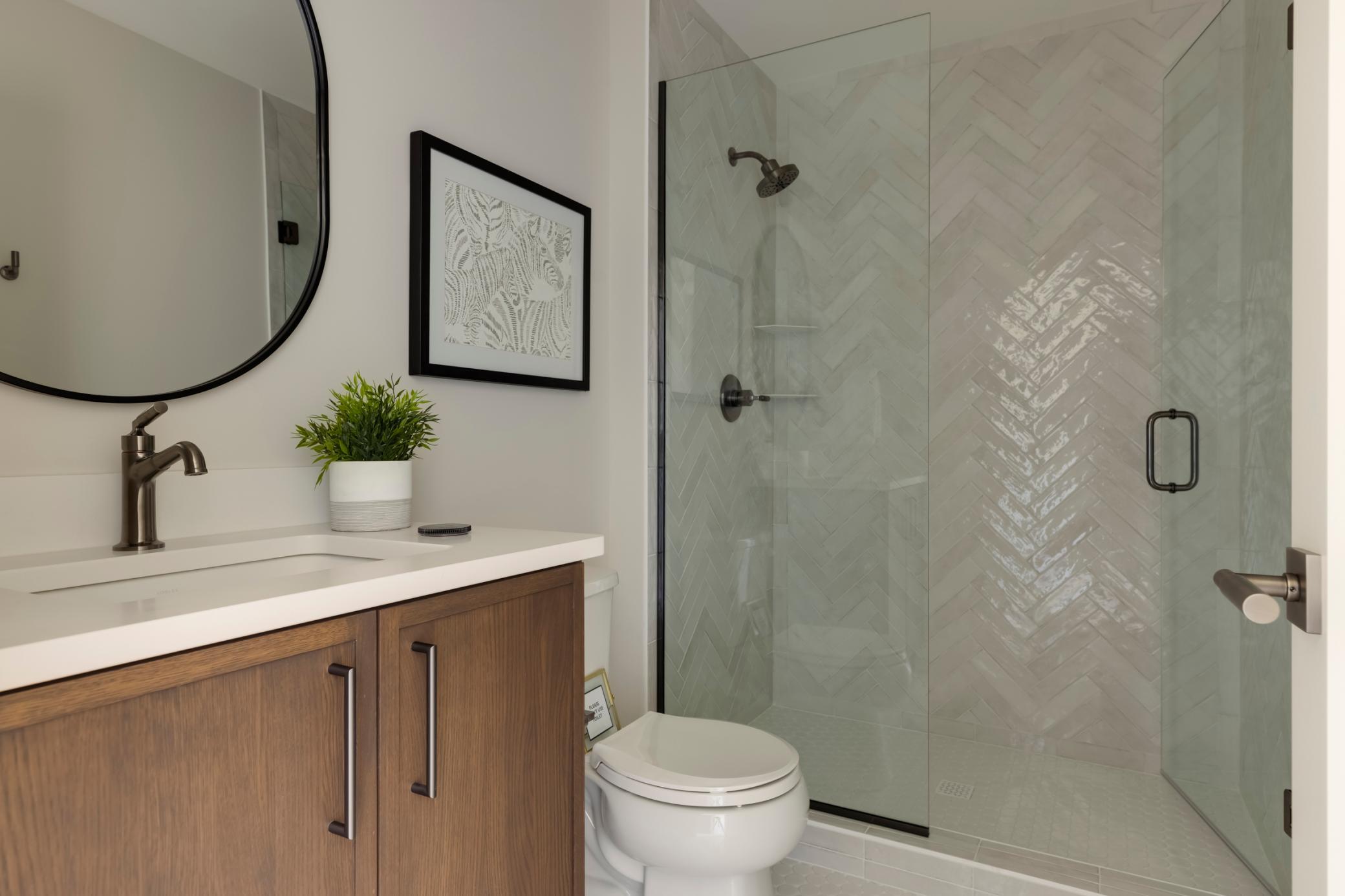 Upper Level Bath 2