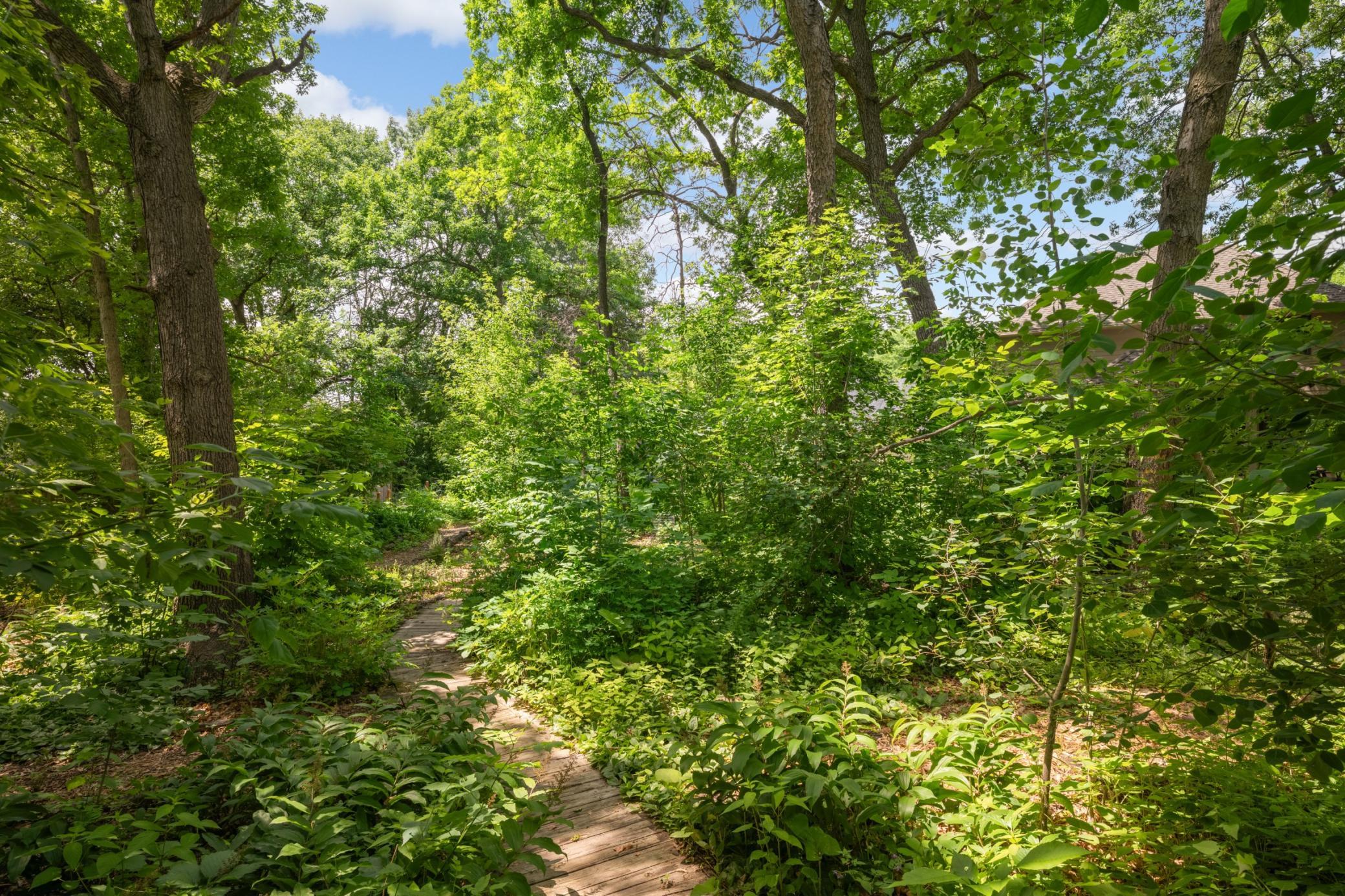 Trails thorugh the gardens