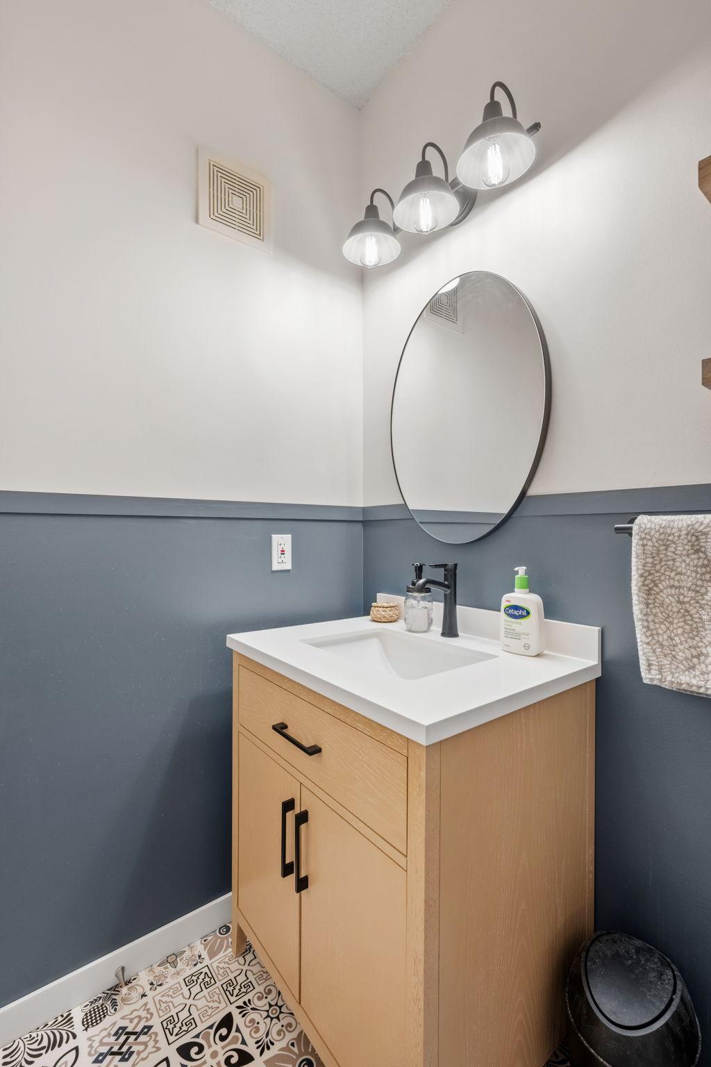 22-web-or-mls-8487 Forestview Ln-22.jpg