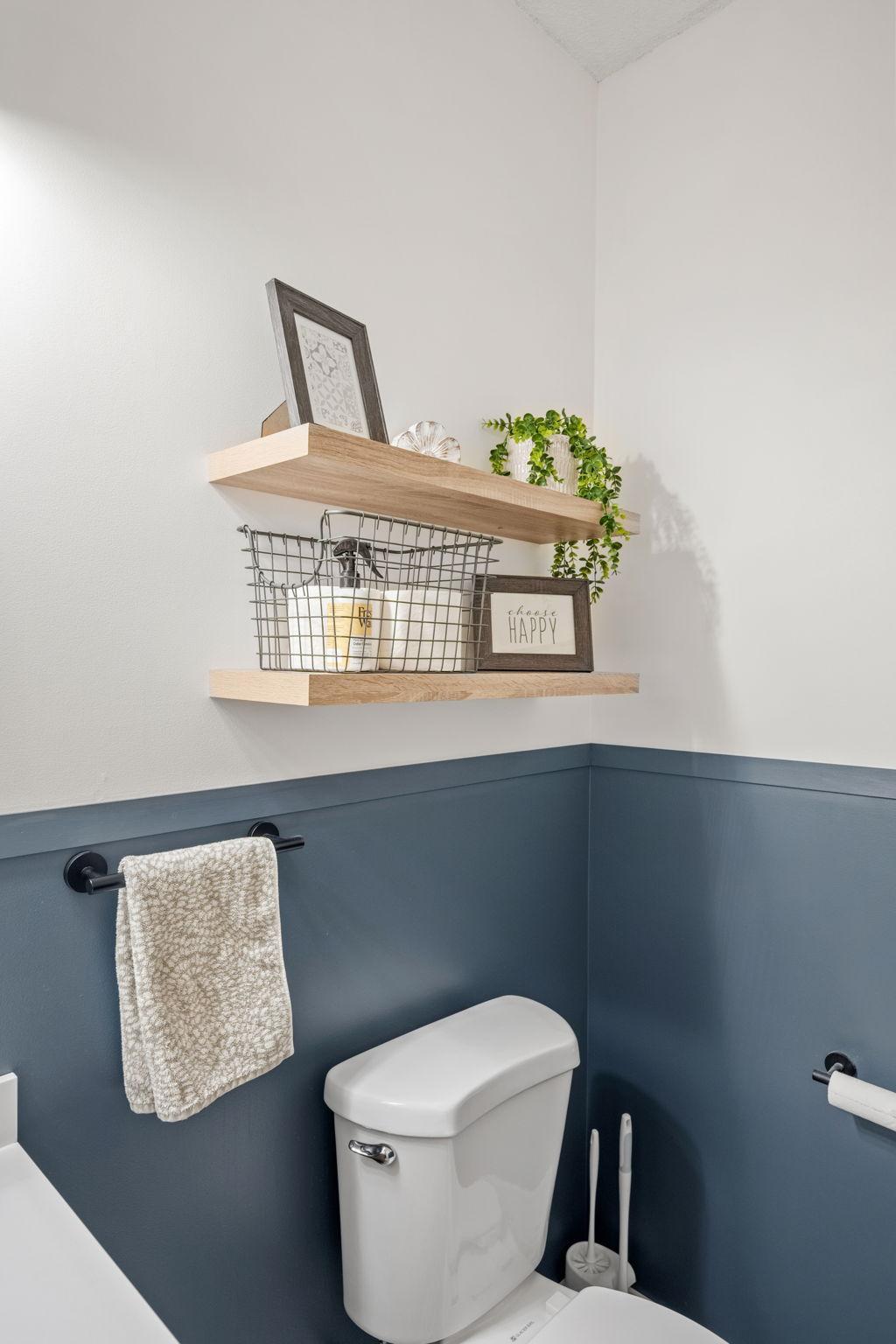 23-web-or-mls-8487 Forestview Ln-23.jpg