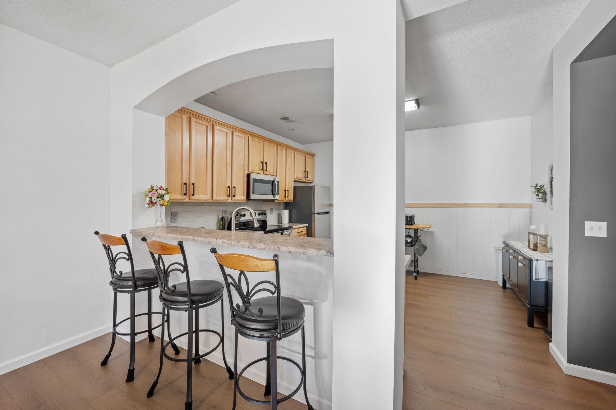 15-web-or-mls-8487 Forestview Ln-15.jpg