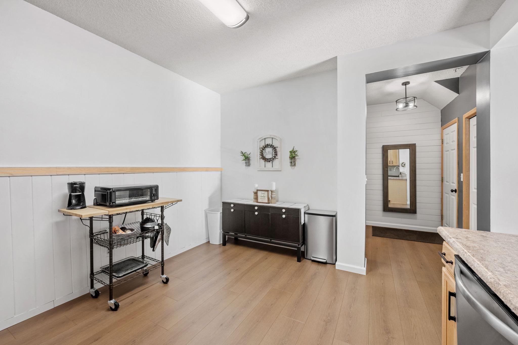18-web-or-mls-8487 Forestview Ln-18.jpg