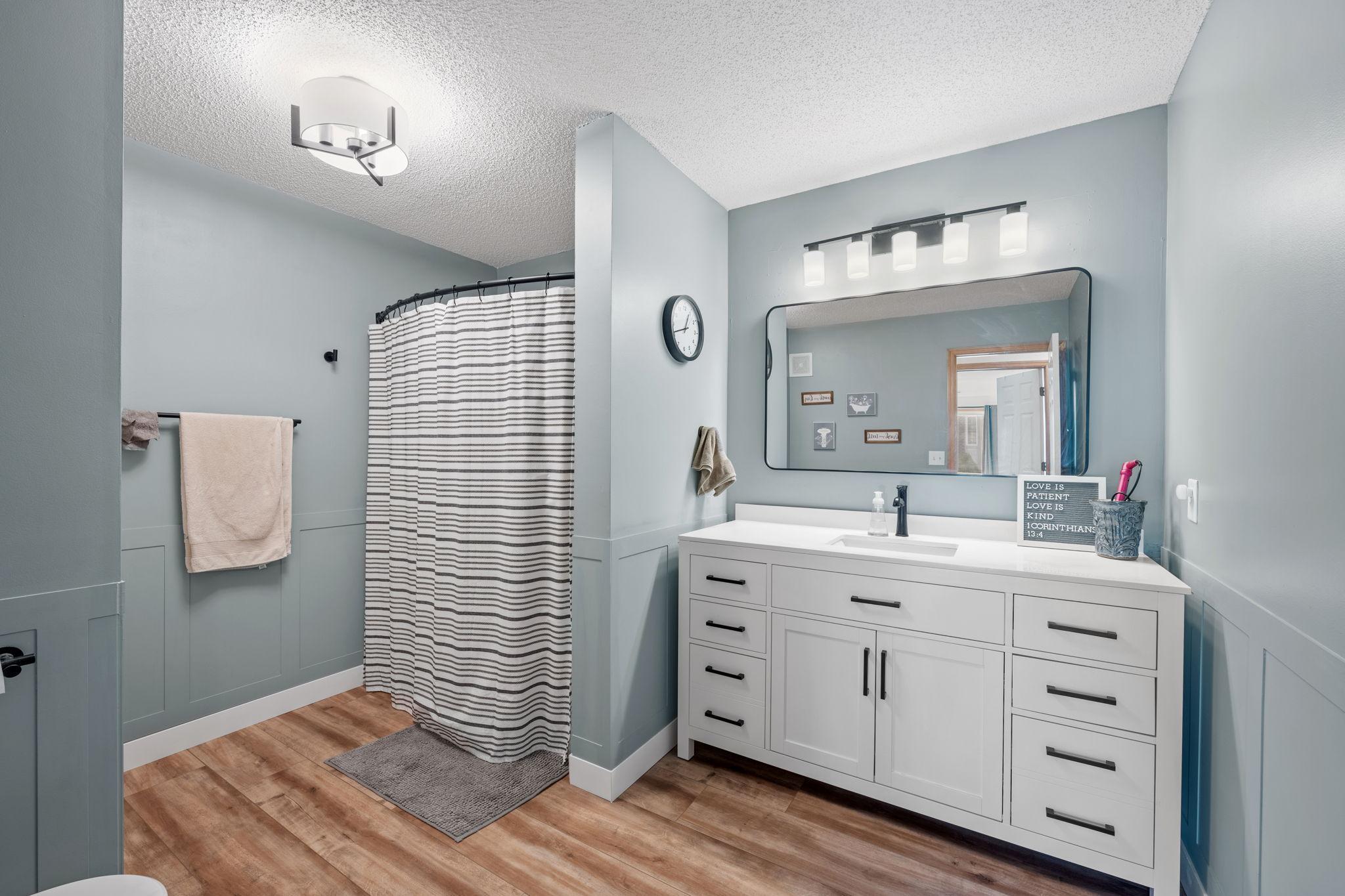 31-web-or-mls-8487 Forestview Ln-31.jpg