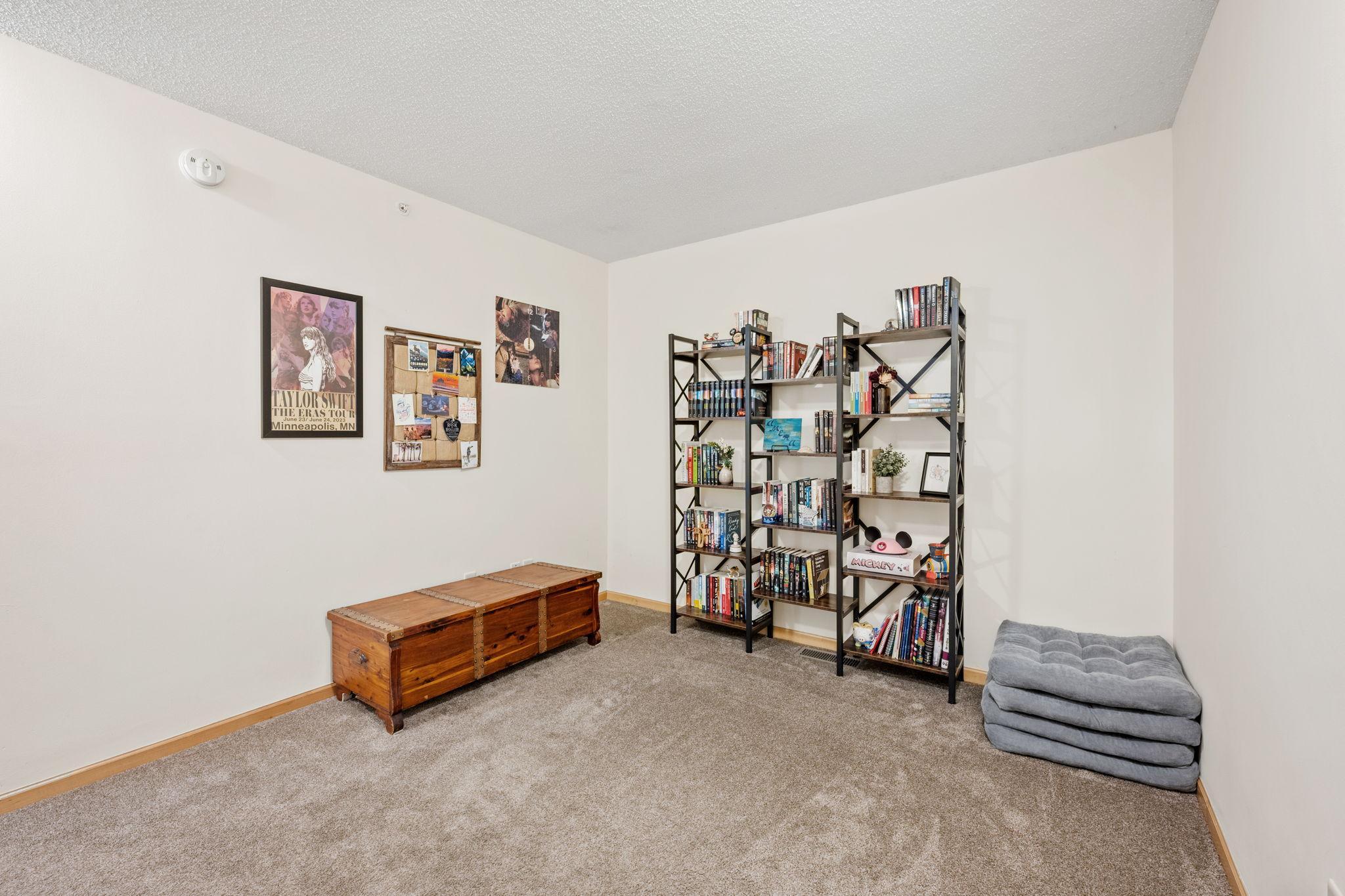 24-web-or-mls-8487 Forestview Ln-24.jpg