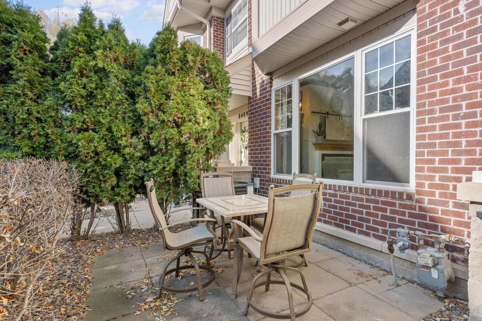 6-web-or-mls-8487 Forestview Ln-6.jpg
