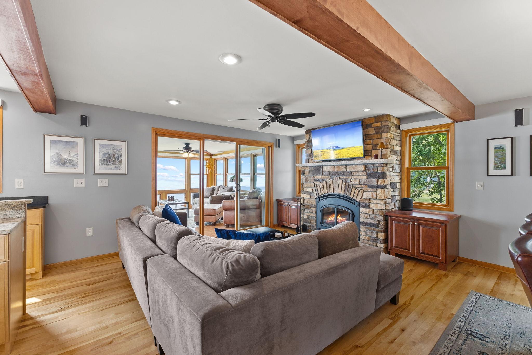 Vivid Spaces_16405 328th Ave_18.JPG