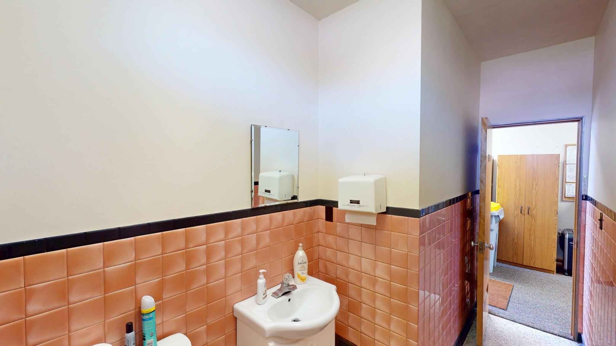 Womens Bath_.jpg