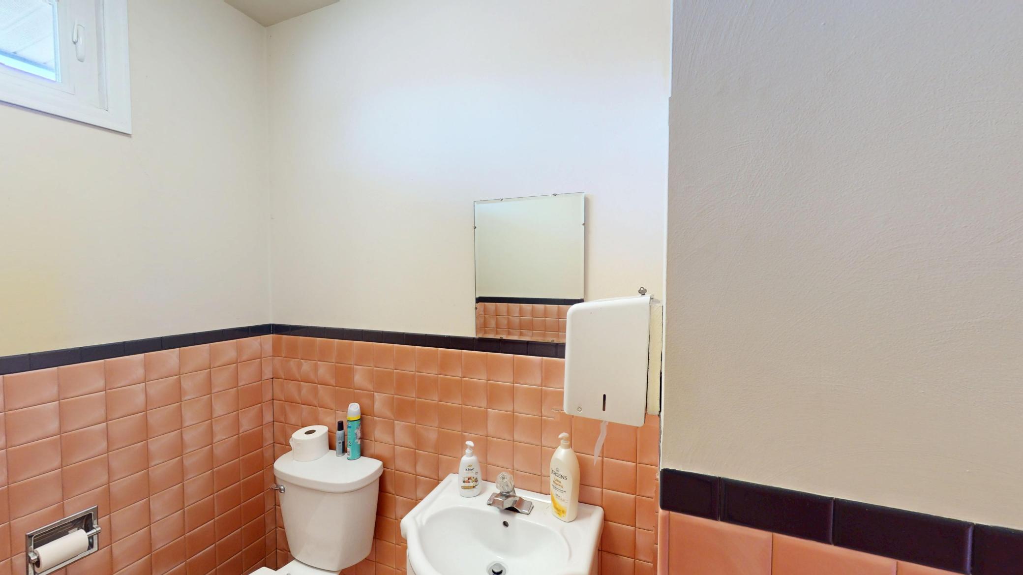 Womens Bath.jpg