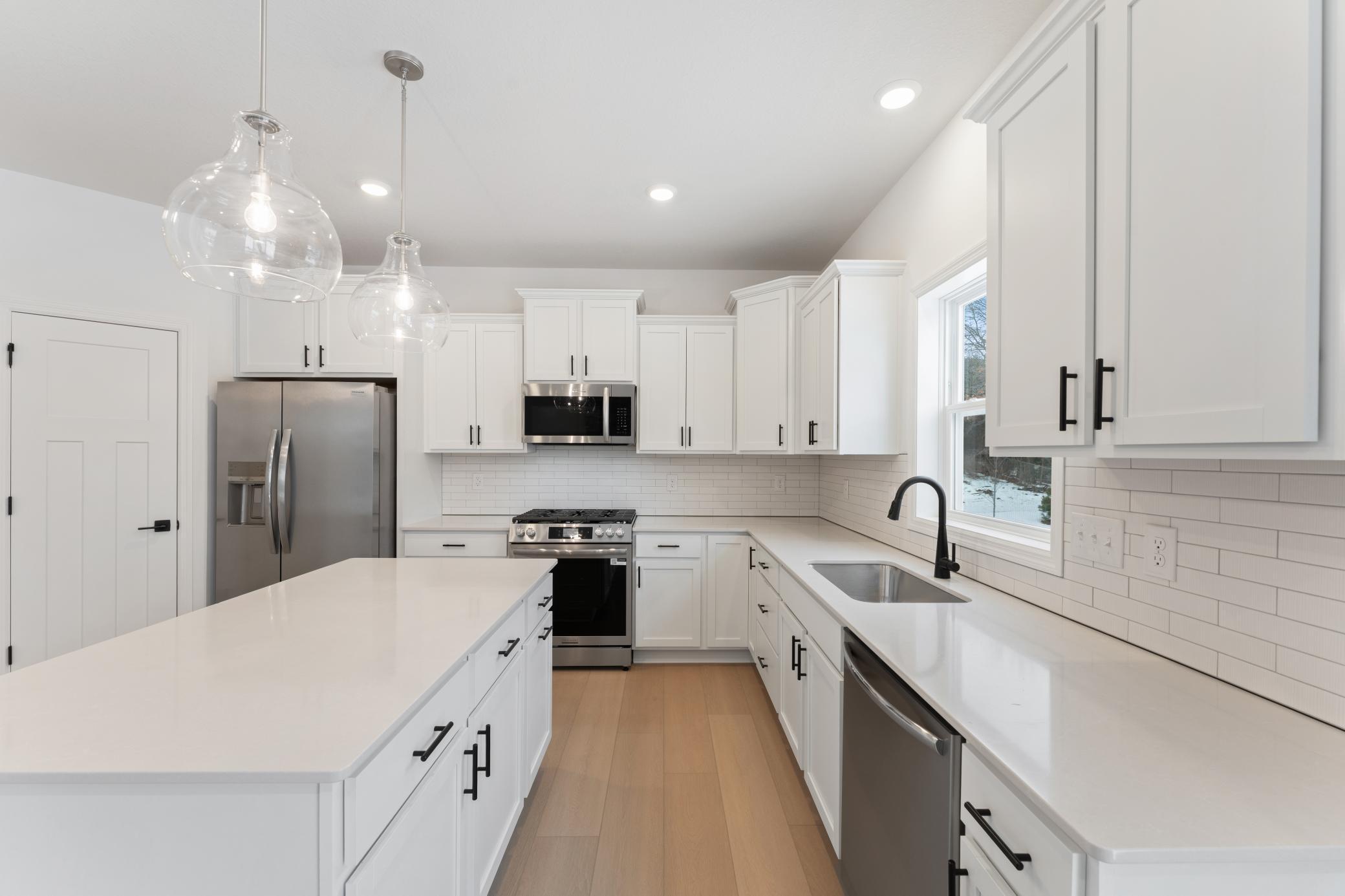 (Photo of a similar home, actual finishes may vary)