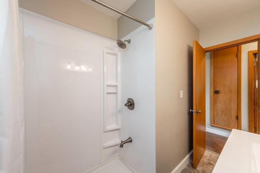47 Skyline Drive, Mankato, MN 56001