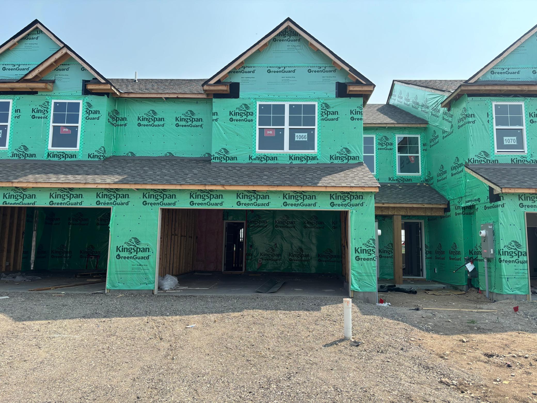 7106052