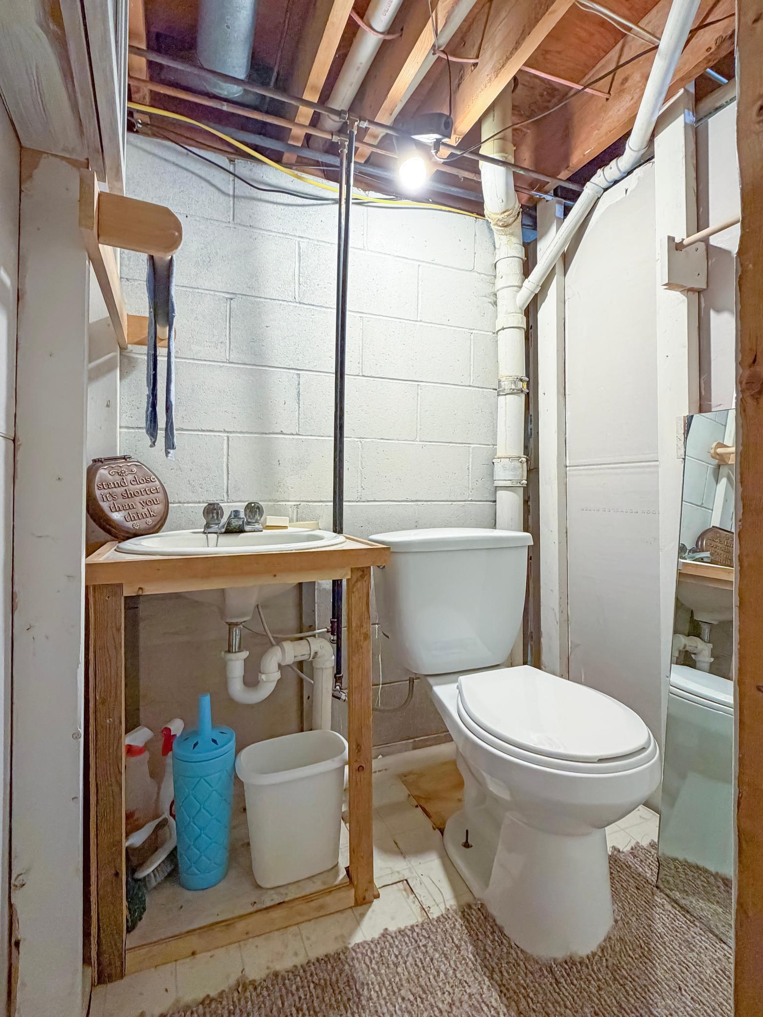 Lower Level 1/2 bath