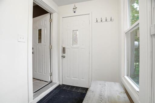 661 Magnolia Avenue E, Saint Paul, MN 55106
