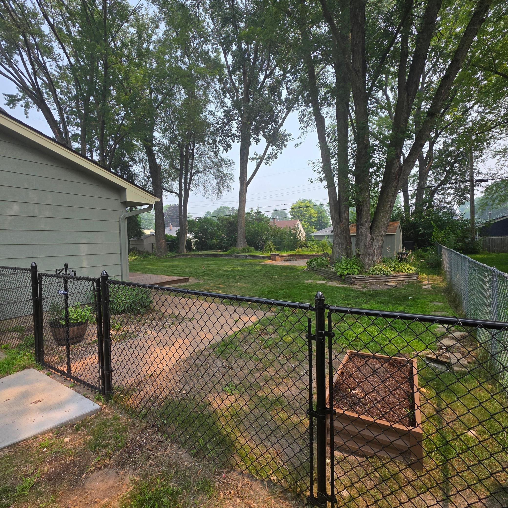 Fenced in Yard Right .jpg