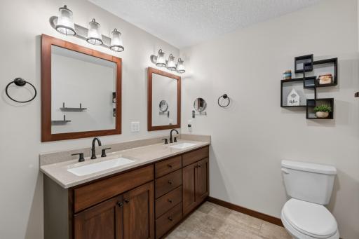 16433 224th Avenue NW, Elk River, MN 55330