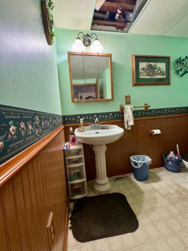 1/2 Bathroom