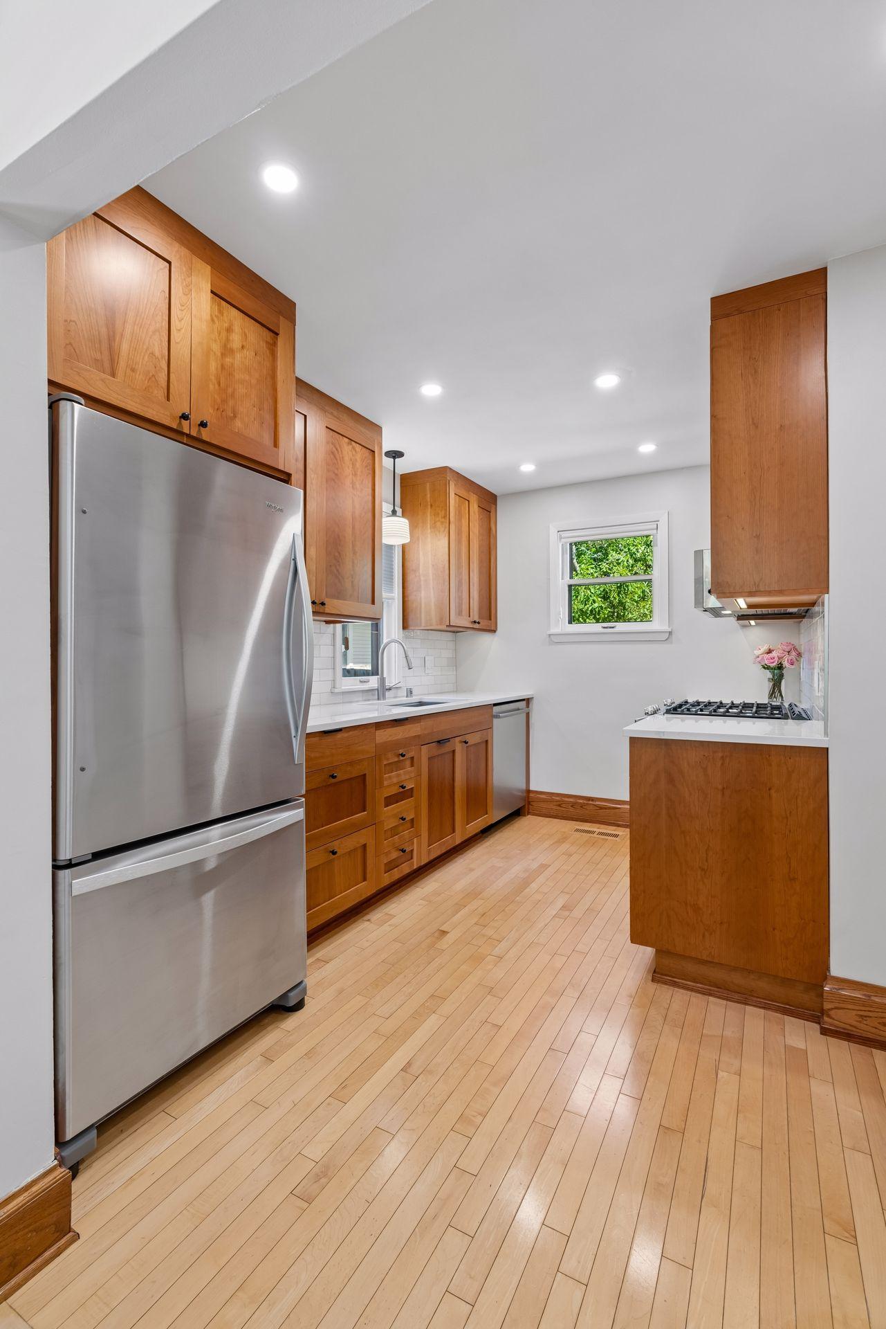 Whirlpool SS fridge, quartz counters...