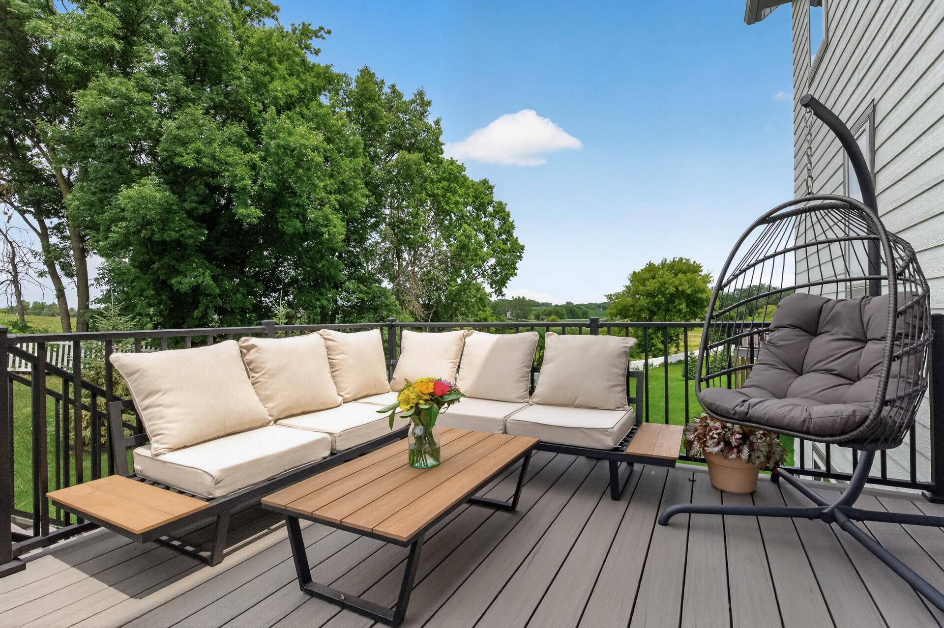 Maintenance-free deck