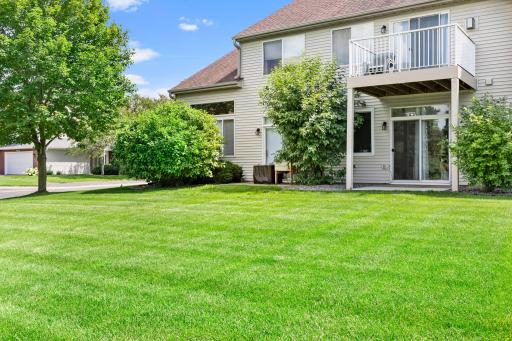 Great location overlooking expansive grassy area. Easy, one-level living!