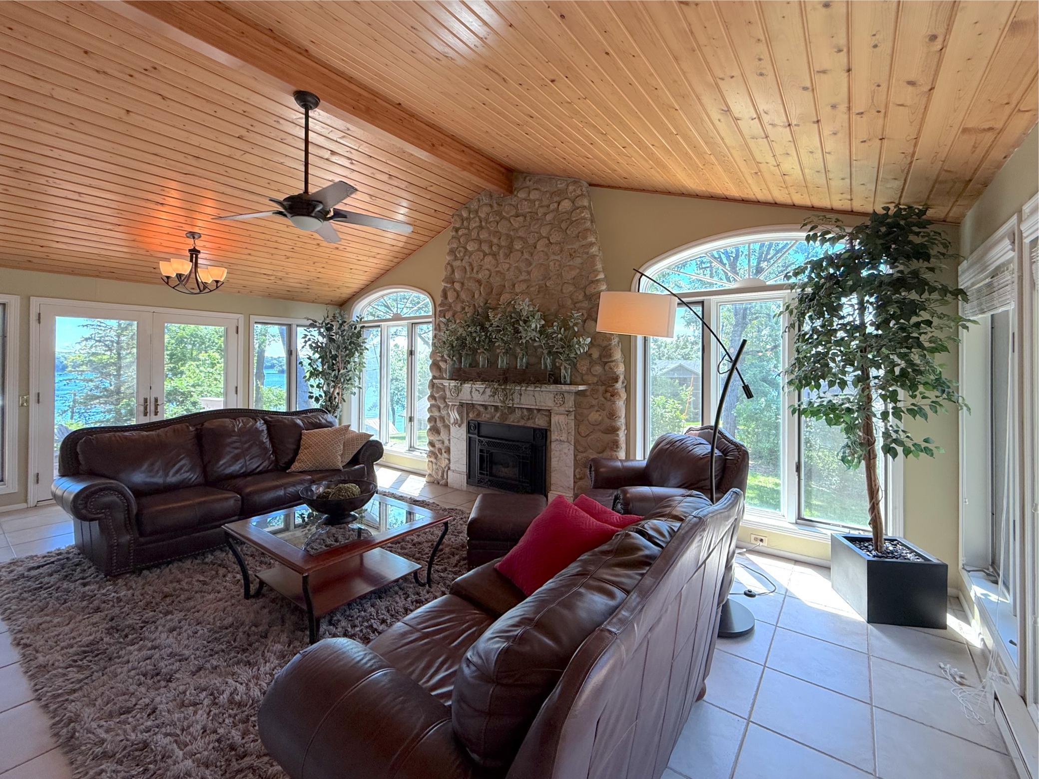 Surrounded by windows and direct access to the outdoor entertaining areas, this space brings the beauty of Lake Sylvia indoors year-round with wonderful natural light.