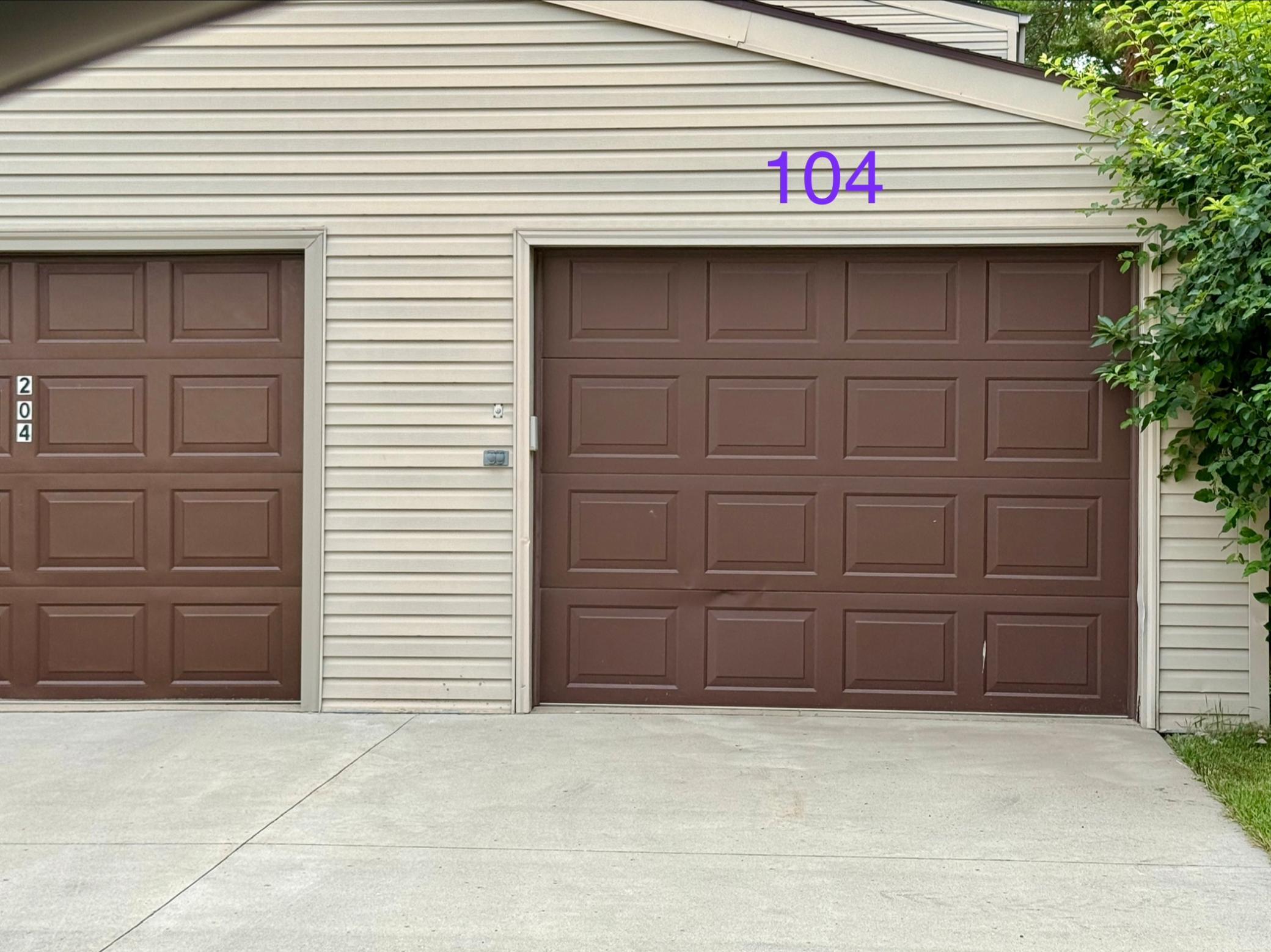 Garage stall