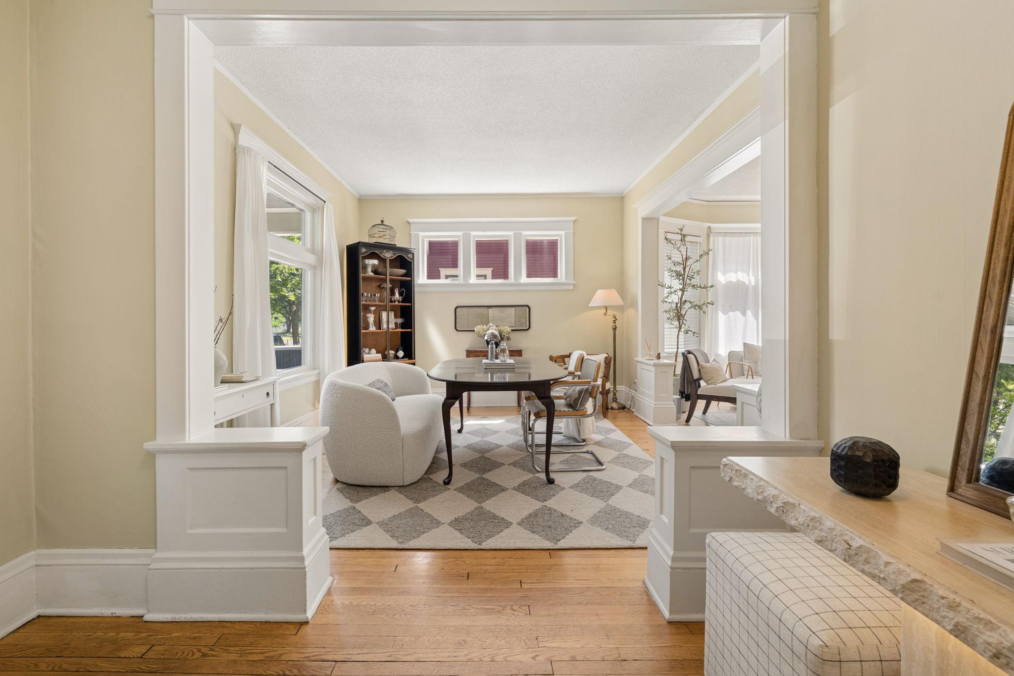 Entering the lower unit into the foyer