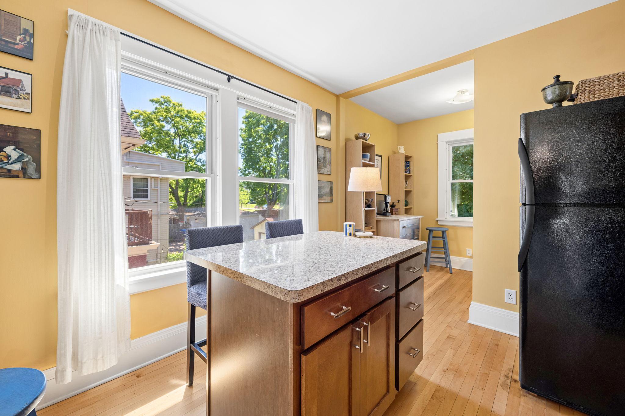 22-web-or-mls-1060-hague-ave.jpg