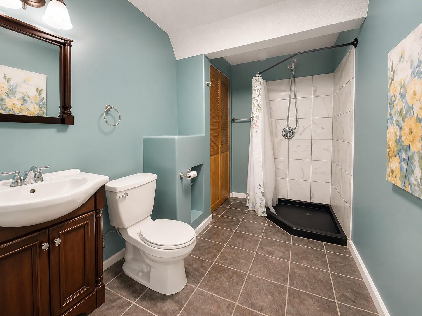 4th Level 3.4 Bath with shower.jpg