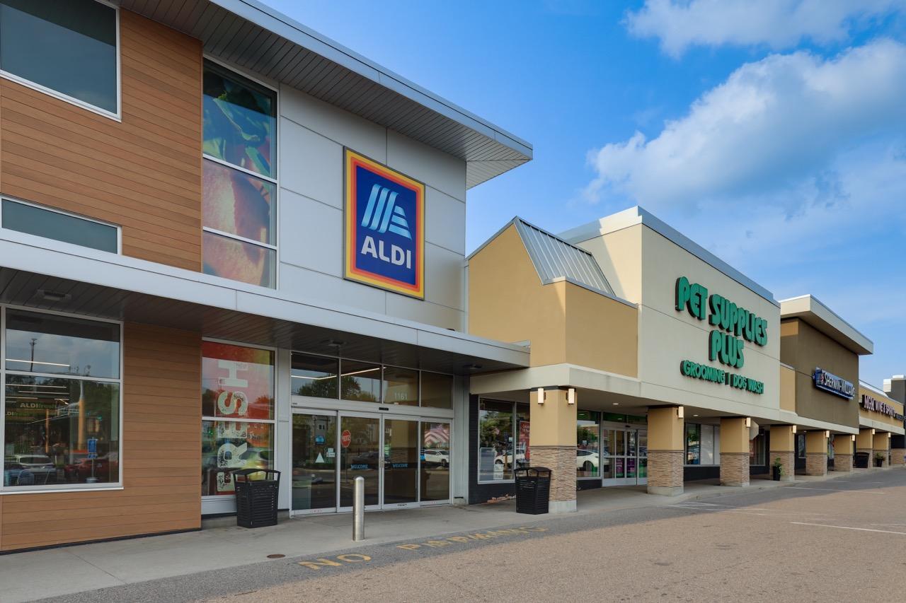 Aldi, Pet Supplies, Historic House of Wong as well as many many other local stores nearby