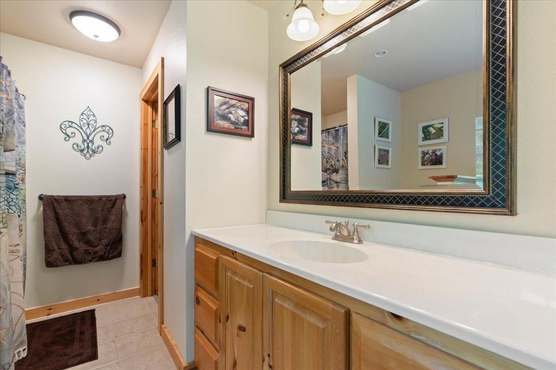 Primary Full Ensuite Bathroom / Main Level