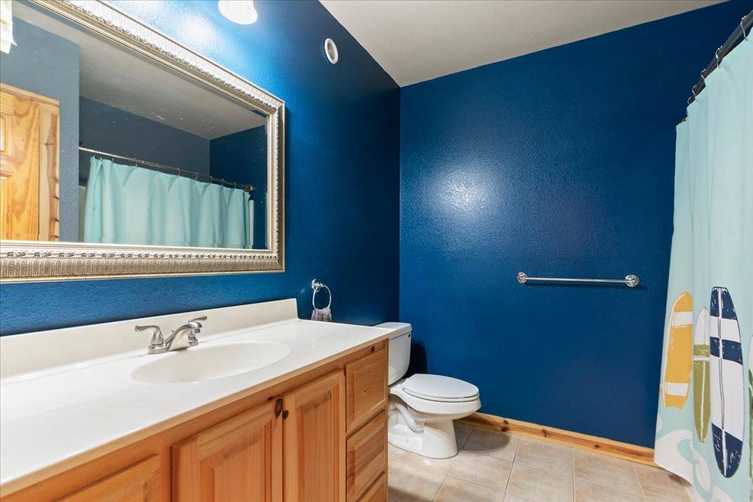 Full Bathroom / Lower Level