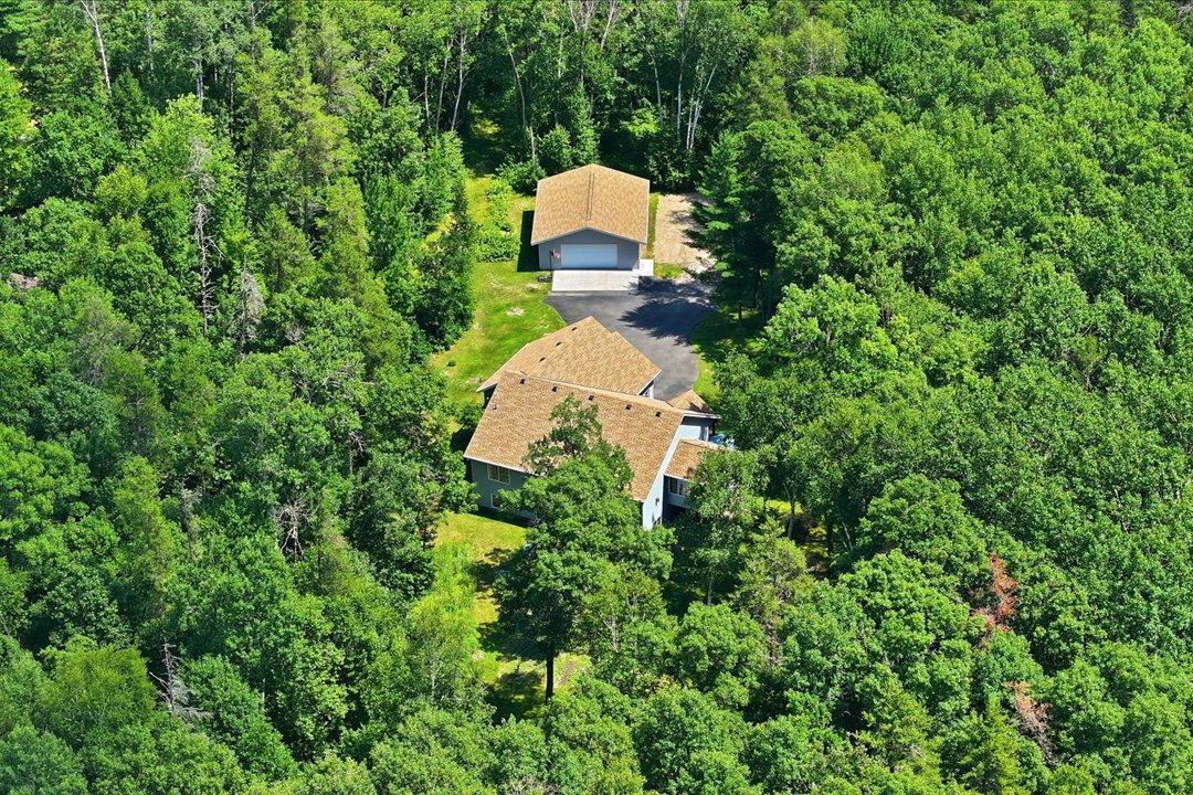 4 Bed / 3 Bath / 5 Stall / 3,356 sq ft / Natural Gas and Fiber Optic Internet