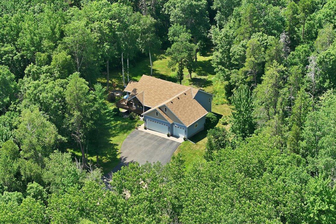 2007 Traut Built Home on 3.88 acres / 10 Mins to Nisswa / 15 Mins to Brainerd