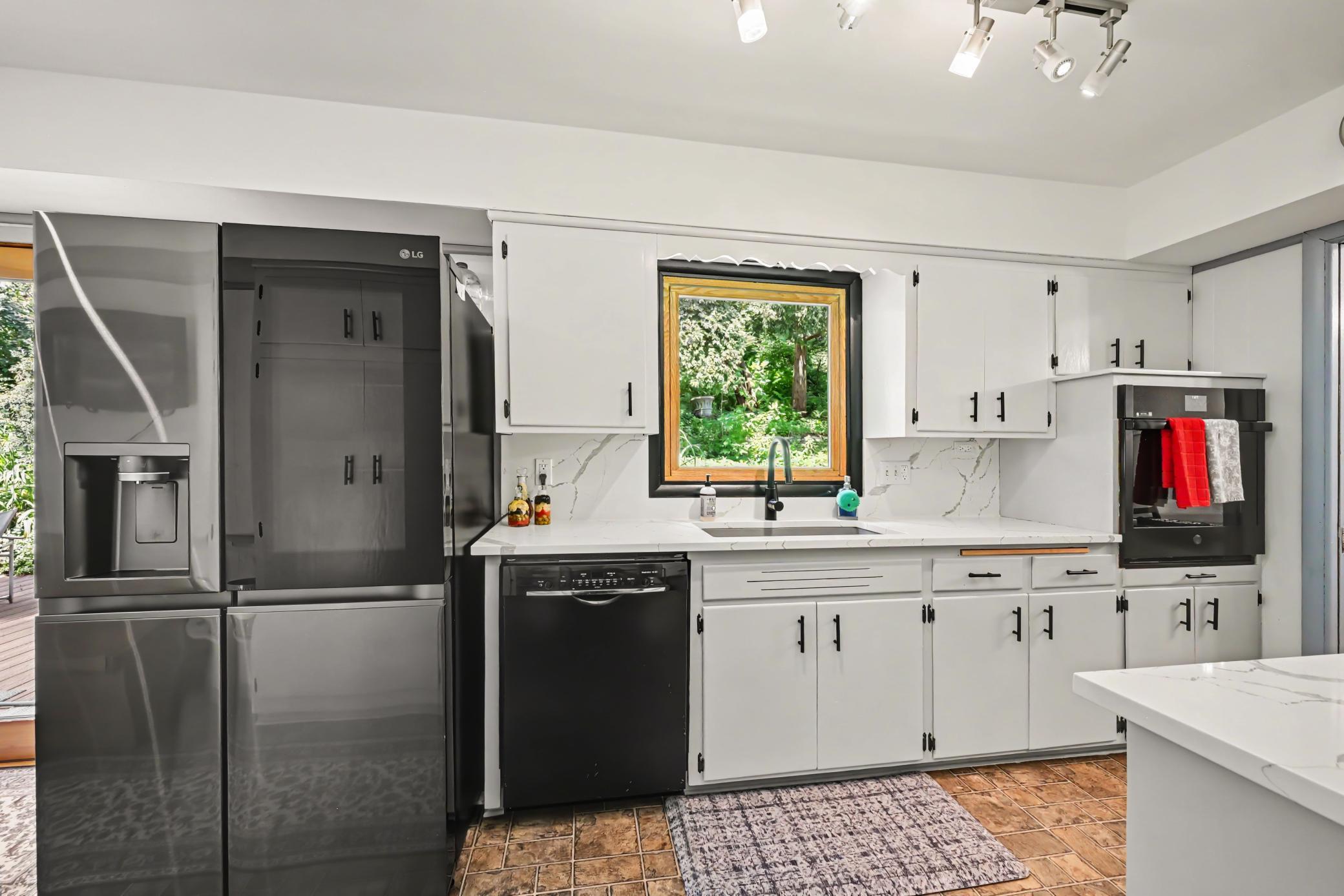 Kitchen w/window facing wooded backyard