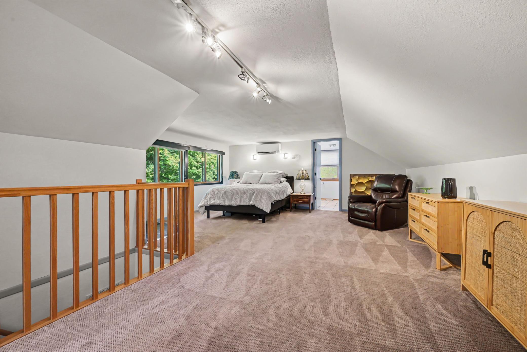 Primary Bedroom - Upper Level