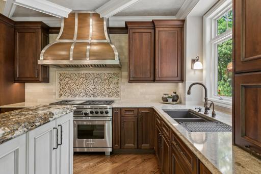 6 Bent Tree Lane, Saint Paul, MN 55127