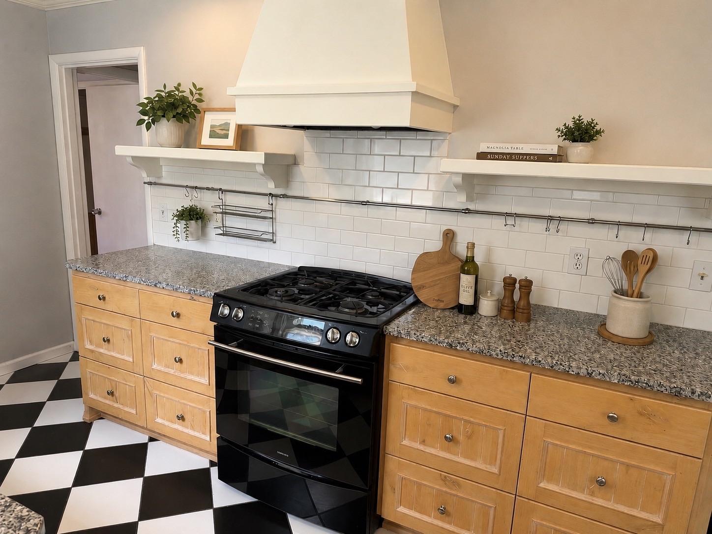 KITCHEN - GRANITE COUNTERTOP