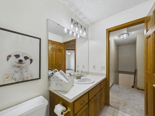 upper level full bath