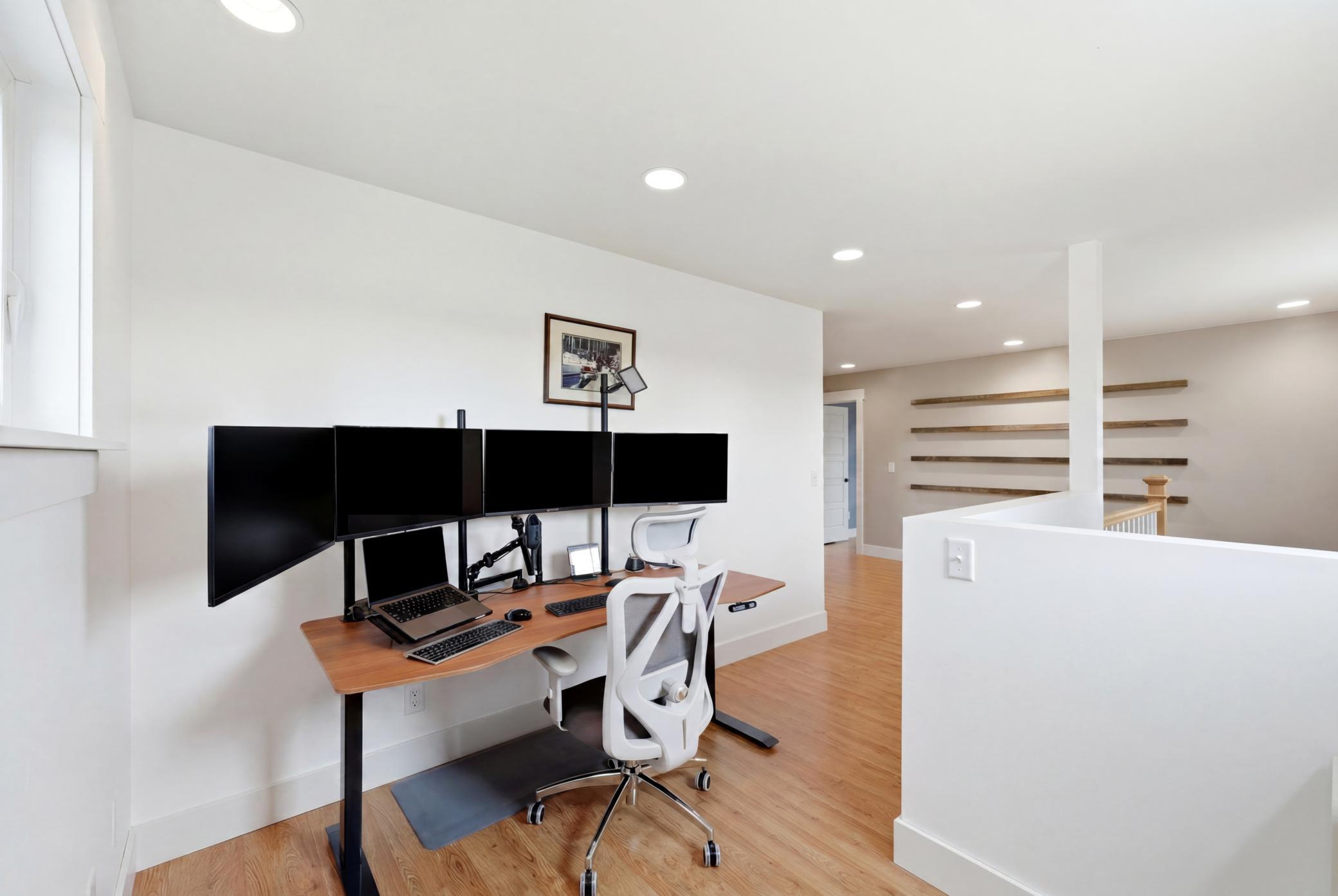 Upper Level Office Station