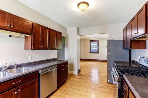 884 Iglehart Avenue, Saint Paul, MN 55104