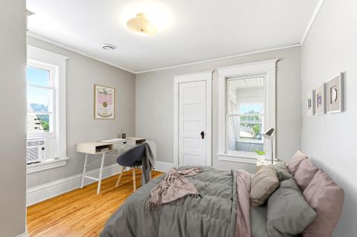 24-web-or-mls-884-Iglehart-Ave-20-Staged.jpg