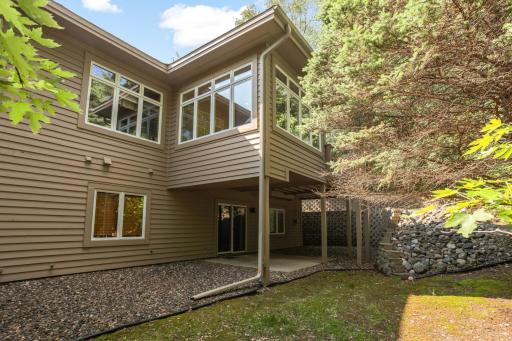 7081 Crowne Oak Road, Eden Prairie, MN 55344
