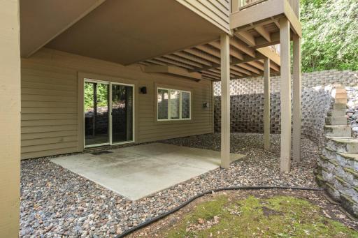 7081 Crowne Oak Road, Eden Prairie, MN 55344