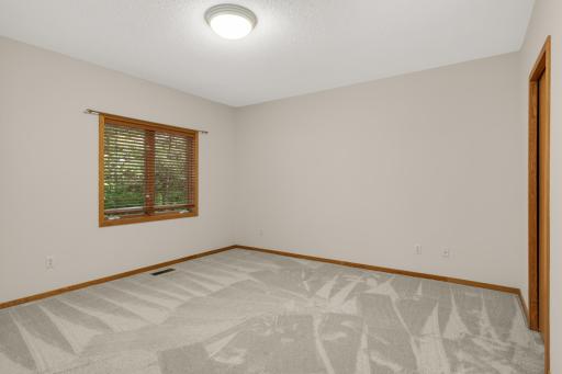 7081 Crowne Oak Road, Eden Prairie, MN 55344